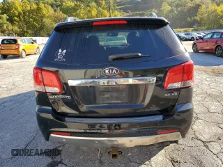 2013 Kia Sorento SX z VIN 5XYKWDA24DG385142, wystawiony jako Copart lot #75187514 z przebiegiem 119 027 mil mil oraz Szkoda całkowita • Salvage title. Historia ofert i sprzedaży dostępna na DreamBid. Obrazek 6.