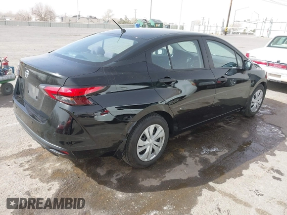 2022 Nissan Versa S z VIN 3N1CN8DV2NL827465, wystawiony jako IAAI lot #41693112 z przebiegiem 43 918 mil mil oraz . Historia ofert i sprzedaży dostępna na DreamBid. Obrazek 4.