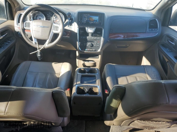 2015 Chrysler Town & Country Touring with VIN 2C4RC1BG5FR514102, listed as a Copart auction lot 55824025 with 200,969 mi miles and Clean Title. Bid and sale history available at DreamBid. Image 8.