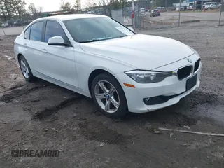 2015 BMW 3 Series 328i xDrive z VIN WBA3B5C51FF959597, wystawiony jako IAAI lot #41531841 z przebiegiem 143 424 mil mil oraz . Historia ofert i sprzedaży dostępna na DreamBid. Obrazek 1.