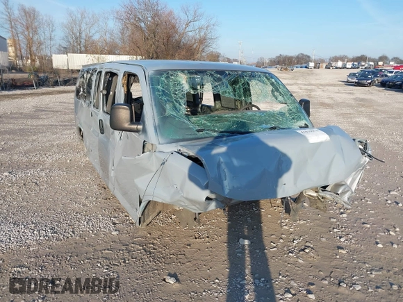 2018 Chevrolet Express Passenger LT с VIN 1GAZGPFG1J1335403, выставлен на аукционе IAAI как лот 41644967 с пробегом Не указан миль и . История ставок и продаж доступна на DreamBid. Изображение 6.
