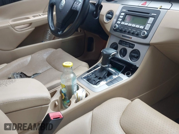 2008 Volkswagen Passat Komfort with VIN WVWAK73C88P052203, listed as a IAAI auction lot 42461111 with 197,988 mi miles and . Bid and sale history available at DreamBid. Image 5.