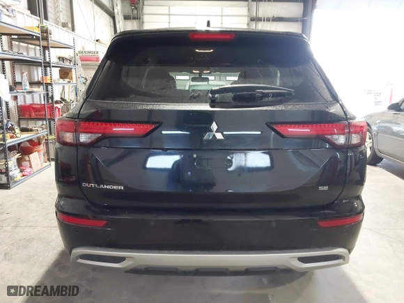 2024 Mitsubishi Outlander SE with VIN JA4J4VA82RZ013815, listed as a IAAI auction lot 41851733 with 35,084 mi miles. Bid and sale history available at carsss.com. Image 16.