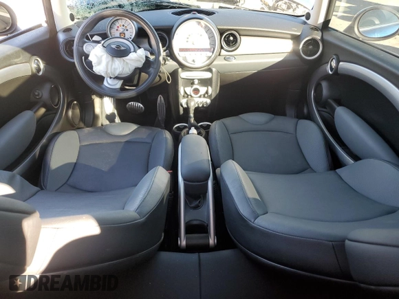 2008 MINI Hardtop S with VIN WMWMF73538TV38182, listed as a Copart auction lot 87661395 with 38,128 mi miles and Salvage Title. Bid and sale history available at DreamBid. Image 8.