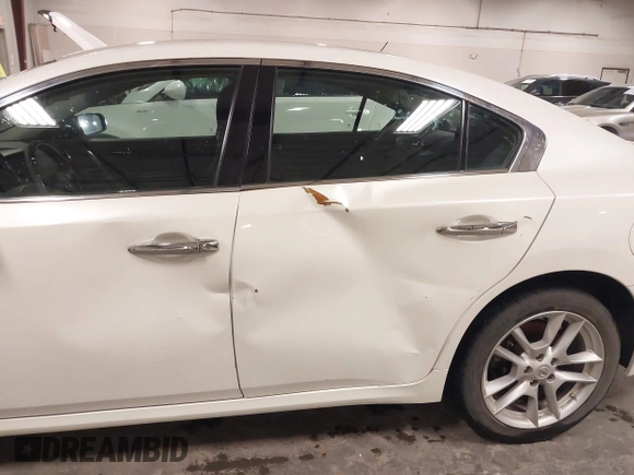 2014 Nissan Maxima S with VIN 1N4AA5AP1EC439827, listed as a IAAI auction lot 41847464 with 135,205 mi miles and . Bid and sale history available at DreamBid. Image 6.