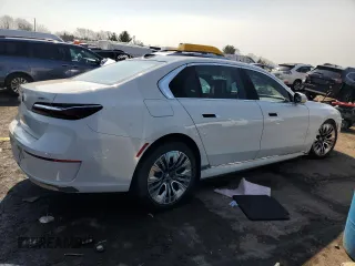2023 BMW i7 xDrive60 z VIN WBY53EJ03PCM80194, wystawiony jako Copart lot #44192494 z przebiegiem Nie podano mil oraz . Historia ofert i sprzedaży dostępna na DreamBid. Obrazek 3.