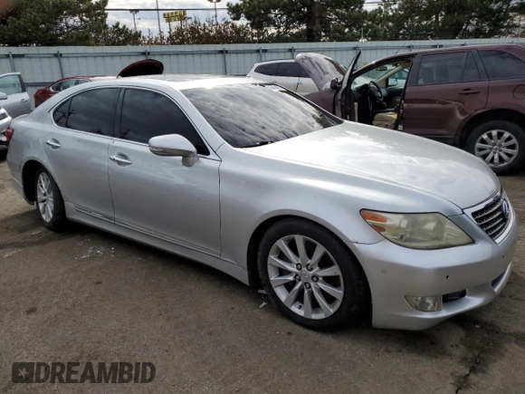 2010 Lexus LS 460 z VIN JTHCL5EFXA5005742, wystawiony jako Copart lot #43464855 z przebiegiem 225 906 mil mil oraz Czysty tytuł • Clean title. Historia ofert i sprzedaży dostępna na DreamBid. Obrazek 4.