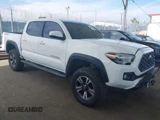 2021 Toyota Tacoma SR z VIN 3TMCZ5AN0MM387565, wystawiony jako IAAI lot #42300520 z przebiegiem 42 153 mil mil oraz . Historia ofert i sprzedaży dostępna na DreamBid. Obrazek 1.