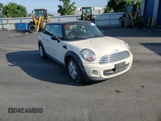 2012 MINI Hardtop z VIN WMWSU3C5XCT185907, wystawiony jako Copart lot #60842065 z przebiegiem 81 221 mil mil oraz Szkoda całkowita • Salvage title. Historia ofert i sprzedaży dostępna na DreamBid. Obrazek 13.