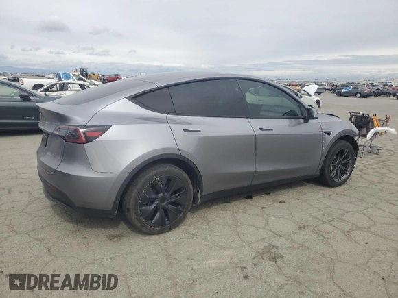 2025 Tesla Model Y Long Range with VIN 7SAYGDED7SF227582, listed as a Copart auction lot 47556595 with 5,340 mi miles and Salvage Title. Bid and sale history available at DreamBid. Image 3.