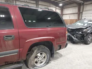 2003 Chevrolet Suburban LT with VIN 1GNFK16Z43J193565, listed as a IAAI auction lot 41683918 with 163,243 mi miles. Bid and sale history available at carsss.com. Image 6.