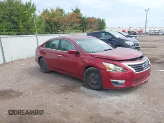2015 Nissan Altima SV with VIN 1N4AL3AP0FC138899, listed as a IAAI auction lot 40165724 with 168,585 mi miles and . Bid and sale history available at carsss.com. Image 1.