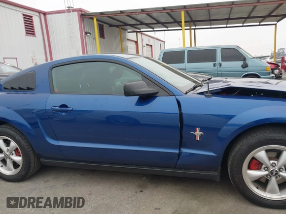 2007 Ford Mustang Deluxe with VIN 1ZVHT80N275215068, listed as a IAAI auction lot 41866367 with 174,791 mi miles. Bid and sale history available at carsss.com. Image 13.