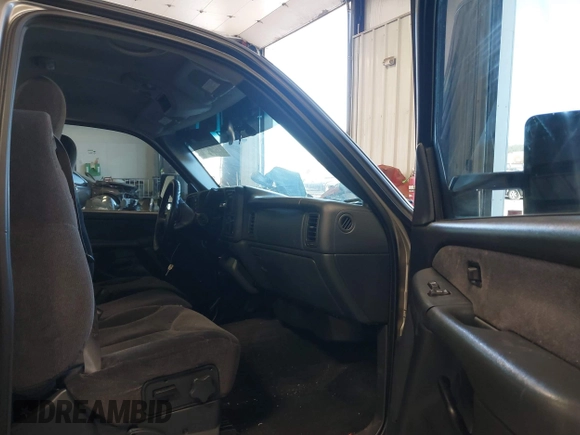2000 GMC Sierra 1500 SLE with VIN 1GTEK14T6YZ342215, listed as a IAAI auction lot 42023647 with 142,649 mi miles and . Bid and sale history available at DreamBid. Image 5.