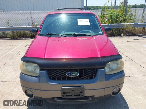2005 Ford Escape XLT z VIN 1FMYU03125KA93980, wystawiony jako IAAI lot #42851032 z przebiegiem 196 031 mil mil oraz . Historia ofert i sprzedaży dostępna na DreamBid. Obrazek 6.