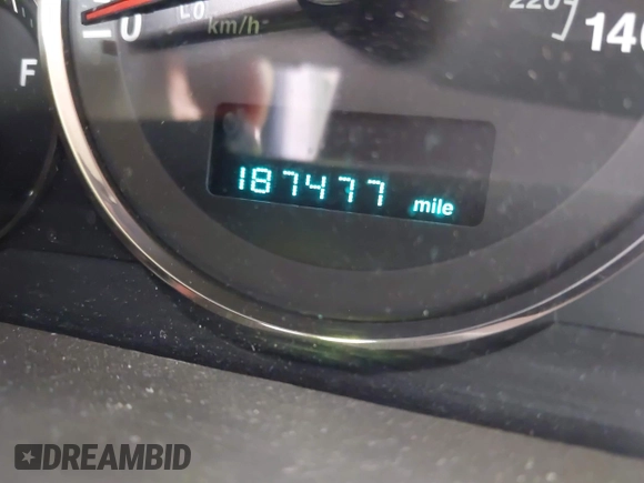 2006 Jeep Commander Limited z VIN 1J8HG58N46C105779, wystawiony jako IAAI lot #42470091 z przebiegiem 187 477 mil mil oraz . Historia ofert i sprzedaży dostępna na DreamBid. Obrazek 14.