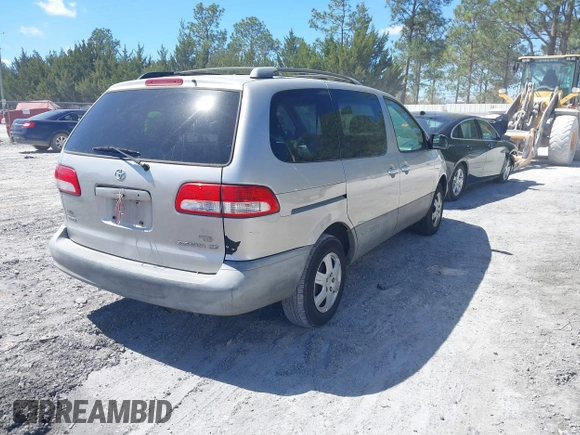 2002 Toyota Sienna CE with VIN 4T3ZF19C92U435896, listed as a IAAI auction lot 41822799 with 201,238 mi miles. Bid and sale history available at carsss.com. Image 4.