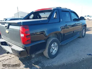 2013 Chevrolet Avalanche LS with VIN 3GNMCEE01DG129937, listed as a IAAI auction lot 41329078 with 207,576 mi miles. Bid and sale history available at carsss.com. Image 4.