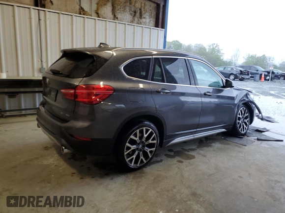 2021 BMW X1 sDrive28i z VIN WBXJG7C04M5S68209, wystawiony jako Copart lot #52099115 z przebiegiem 57 497 mil mil oraz Szkody całkowita. Historia ofert i sprzedaży dostępna na DreamBid. Obrazek 3.