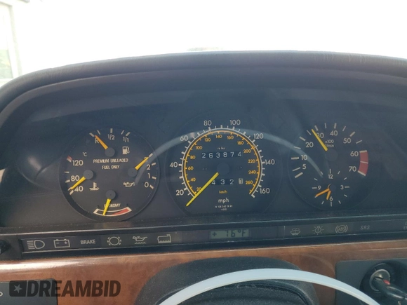 1989 Mercedes-Benz 560 with VIN WDBCA39D7KA428225, listed as a Copart auction lot 85363764 with 263,874 mi miles and Clean Title. Bid and sale history available at DreamBid. Image 9.