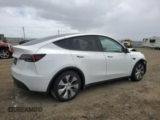 2023 Tesla Model Y Long Range z VIN 7SAYGAEE0PF693613, wystawiony jako Copart lot #54452895 z przebiegiem 19 574 mil mil oraz Szkoda całkowita • Salvage title. Historia ofert i sprzedaży dostępna na DreamBid. Obrazek 3.