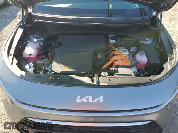 2025 Kia Niro LX with VIN KNDCP3LE3S5223592, listed as a Copart auction lot 45681015 with 5,589 mi miles and Salvage Title. Bid and sale history available at carsss.com. Image 12.