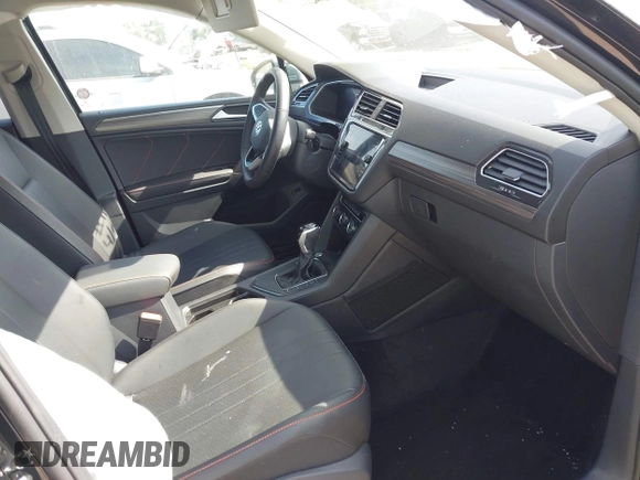 2024 Volkswagen Tiguan Wolfsburg Edition z VIN 3VV6B7AX1RM215178, wystawiony jako IAAI lot #42080886 z przebiegiem 6 914 mil mil oraz . Historia ofert i sprzedaży dostępna na DreamBid. Obrazek 5.