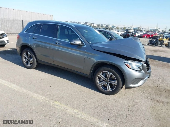 2019 Mercedes-Benz GLC with VIN WDC0G5EB5KF606374, listed as a IAAI auction lot 41987972 with 59,368 mi miles. Bid and sale history available at carsss.com. Image 1.