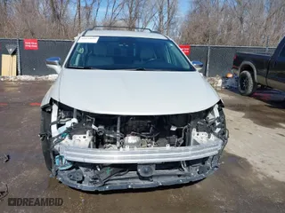 2017 Chrysler Pacifica Limited with VIN 2C4RC1GG8HR634049, listed as a IAAI auction lot 41639916 with 101,945 mi miles. Bid and sale history available at carsss.com. Image 13.