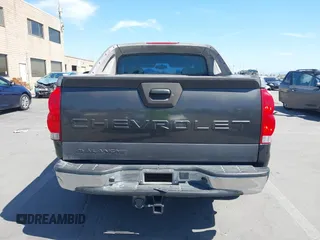 2004 Chevrolet Avalanche z VIN 3GNEK12T74G157482, wystawiony jako IAAI lot #42386139 z przebiegiem 109 444 mil mil oraz . Historia ofert i sprzedaży dostępna na DreamBid. Obrazek 16.