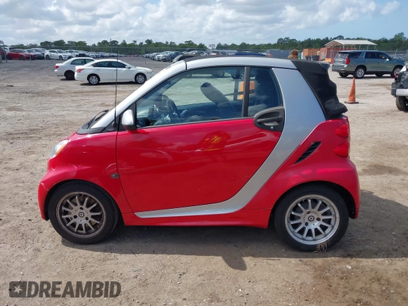 2013 Smart fortwo Passion z VIN WMEEK3BA5DK591221, wystawiony jako IAAI lot #42010853 z przebiegiem 101 953 mil mil oraz . Historia ofert i sprzedaży dostępna na DreamBid. Obrazek 14.