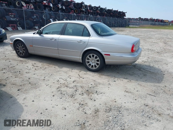 2004 Jaguar XJ 8 z VIN SAJWA71C24SG32778, wystawiony jako IAAI lot #42265164 z przebiegiem 155 872 mil mil oraz . Historia ofert i sprzedaży dostępna na DreamBid. Obrazek 3.