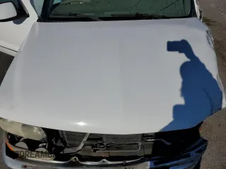2001 Chevrolet Suburban LS with VIN 3GNFK16T31G177271, listed as a Copart auction lot 89349205 with 404,627 mi miles and Salvage Title. Bid and sale history available at carsss.com. Image 13.
