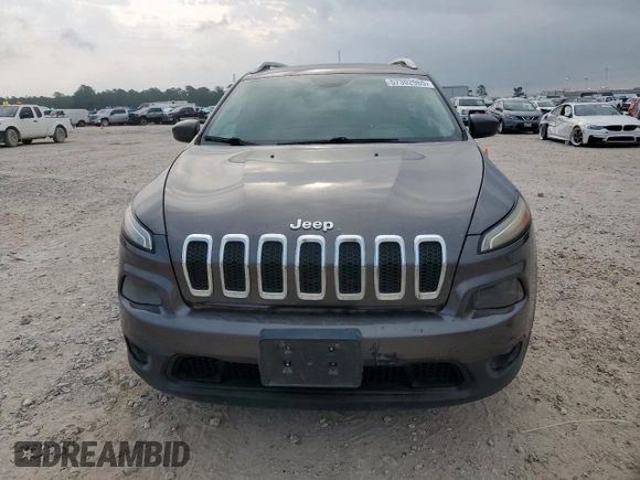 2017 Jeep Cherokee Latitude with VIN 1C4PJLCS9HW586913, listed as a Copart auction lot 57302965 with 141,254 mi miles and Clean title. Bid and sale history available at DreamBid. Image 5.