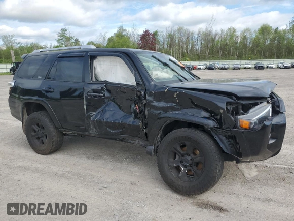 2018 Toyota 4Runner SR5 z VIN JTEBU5JR1J5531022, wystawiony jako Copart lot #57049625 z przebiegiem Nie podano mil oraz Szkoda całkowita • Salvage title. Historia ofert i sprzedaży dostępna na DreamBid. Obrazek 4.