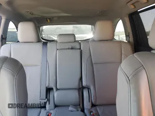 2018 Toyota Highlander SE z VIN 5TDKZRFH5JS534366, wystawiony jako Copart lot #52105255 z przebiegiem 53 972 mil mil oraz Szkoda całkowita • Salvage title. Historia ofert i sprzedaży dostępna na DreamBid. Obrazek 10.
