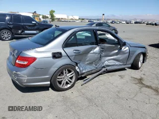 2012 Mercedes-Benz C 250 Sport z VIN WDDGF4HB1CA651815, wystawiony jako Copart lot #62311975 z przebiegiem 80 577 mil mil oraz Szkoda całkowita • Salvage title. Historia ofert i sprzedaży dostępna na DreamBid. Obrazek 3.