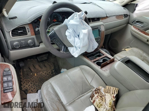 2008 Chevrolet Suburban 2LT with VIN 3GNFK16318G134655, listed as a Copart auction lot 52225855 with 298,925 mi miles and Salvage Title. Bid and sale history available at DreamBid. Image 8.