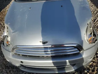 2011 MINI Hardtop z VIN WMWSU3C52BT094502, wystawiony jako Copart lot #56579965 z przebiegiem Nie podano mil oraz Szkoda całkowita • Salvage title. Historia ofert i sprzedaży dostępna na DreamBid. Obrazek 11.