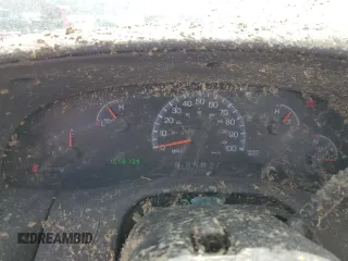 2001 Ford F-150 XL z VIN 2FTZF17261CA31704, wystawiony jako Copart lot #49744315 z przebiegiem 165 613 mil mil oraz Szkoda całkowita • Salvage title. Historia ofert i sprzedaży dostępna na DreamBid. Obrazek 9.