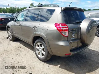2012 Toyota RAV4 Limited z VIN 2T3DK4DV2CW076831, wystawiony jako IAAI lot #42780392 z przebiegiem 85 748 mil mil oraz . Historia ofert i sprzedaży dostępna na DreamBid. Obrazek 3.