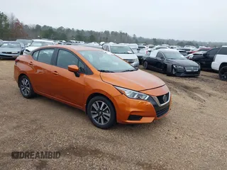 2022 Nissan Versa SV z VIN 3N1CN8EV9NL864723, wystawiony jako IAAI lot #41520341 z przebiegiem 48 660 mil mil oraz . Historia ofert i sprzedaży dostępna na DreamBid. Obrazek 1.