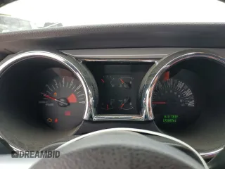 2006 Ford Mustang GT Deluxe z VIN 1ZVFT82H665205379, wystawiony jako Copart lot #57790135 z przebiegiem 193 607 mil mil oraz Szkoda całkowita • Salvage title. Historia ofert i sprzedaży dostępna na DreamBid. Obrazek 9.