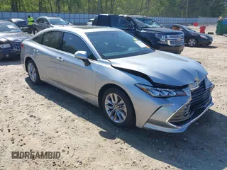 2021 Toyota Avalon XLE z VIN 4T1AZ1FB8MU058733, wystawiony jako IAAI lot #41983600 z przebiegiem 17 512 mil mil oraz . Historia ofert i sprzedaży dostępna na DreamBid. Obrazek 1.