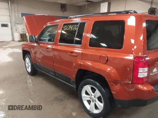 2012 Jeep Patriot Latitude z VIN 1C4NJRFB8CD578232, wystawiony jako IAAI lot #42014686 z przebiegiem 111 712 mil mil oraz . Historia ofert i sprzedaży dostępna na DreamBid. Obrazek 6.