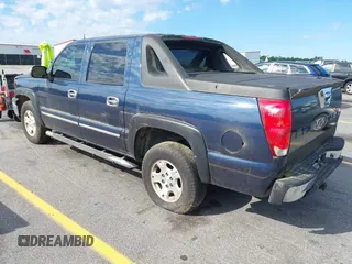 2004 Chevrolet Avalanche Z71 with VIN 3GNEK12T74G265777, listed as a IAAI auction lot 42173825 with 239,216 mi miles. Bid and sale history available at carsss.com. Image 3.