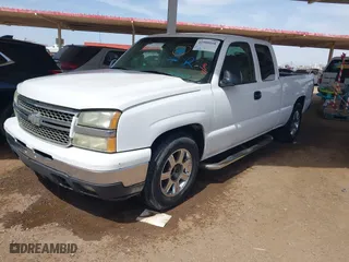 2006 Chevrolet Silverado 1500 LT1 with VIN 2GCEC19Z861343690, listed as a IAAI auction lot 41900168 with 198,206 mi miles. Bid and sale history available at carsss.com. Image 2.