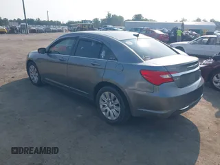 2013 Chrysler 200 LX z VIN 1C3CCBAG5DN724419, wystawiony jako IAAI lot #42428856 z przebiegiem 185 190 mil mil oraz . Historia ofert i sprzedaży dostępna na DreamBid. Obrazek 3.