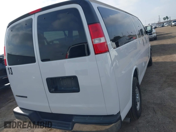 2020 Chevrolet Express Passenger LT z VIN 1GAZGPFG8L1209896, wystawiony jako IAAI lot #41509992 z przebiegiem 240 207 mil mil oraz . Historia ofert i sprzedaży dostępna na DreamBid. Obrazek 16.