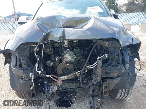 2018 Ram 2500 Limited z VIN 3C6UR5GL6JG213351, wystawiony jako IAAI lot #42109411 z przebiegiem 163 456 mil mil oraz . Historia ofert i sprzedaży dostępna na DreamBid. Obrazek 6.